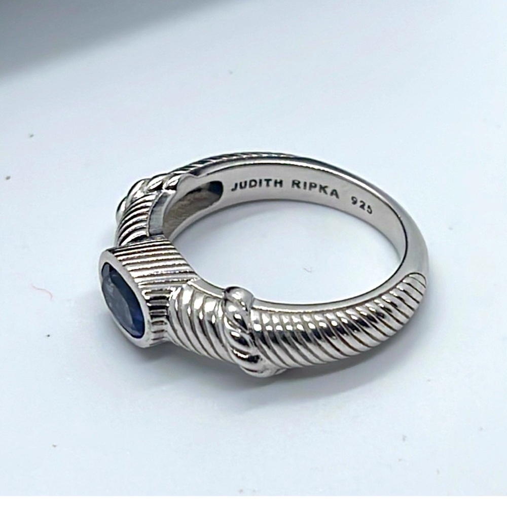 Live show listing rings